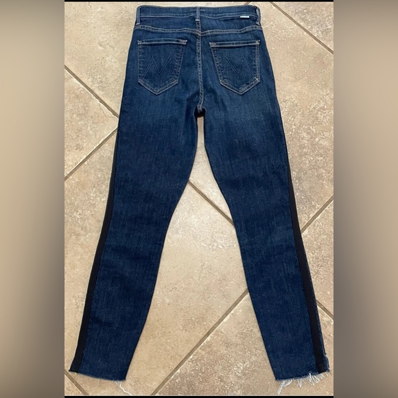 MOTHER Stunner Zip Ankle Step Fray Jeans in
Sweeping Racer 25 - Picture 5 of 8